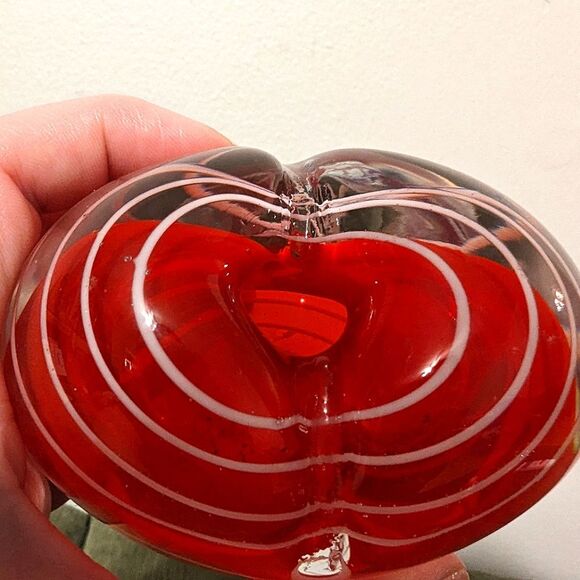 Red Art Glass Bud Vase Heart Shaped White Swirl Paperweight Pen Holder Murano - Picture 3 of 8